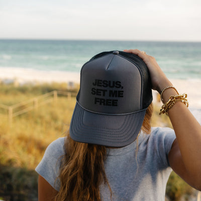 NEW! | "JESUS SET ME FREE" BOLD HAT | BLACK/GRAY