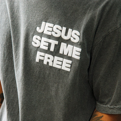 NEW! | "JESUS SET ME FREE" | PREMIUM PUFF COMFORT COLOR TEE