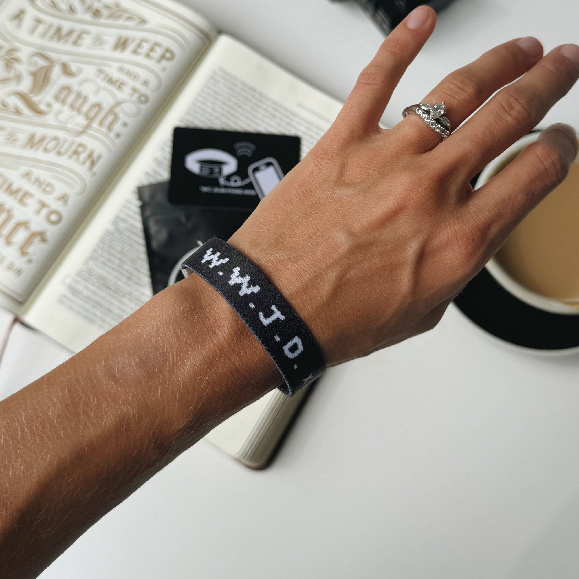 NEW! | DAILY BIBLE VERSE "WWJD X HWLF" BRACELET | BLACK