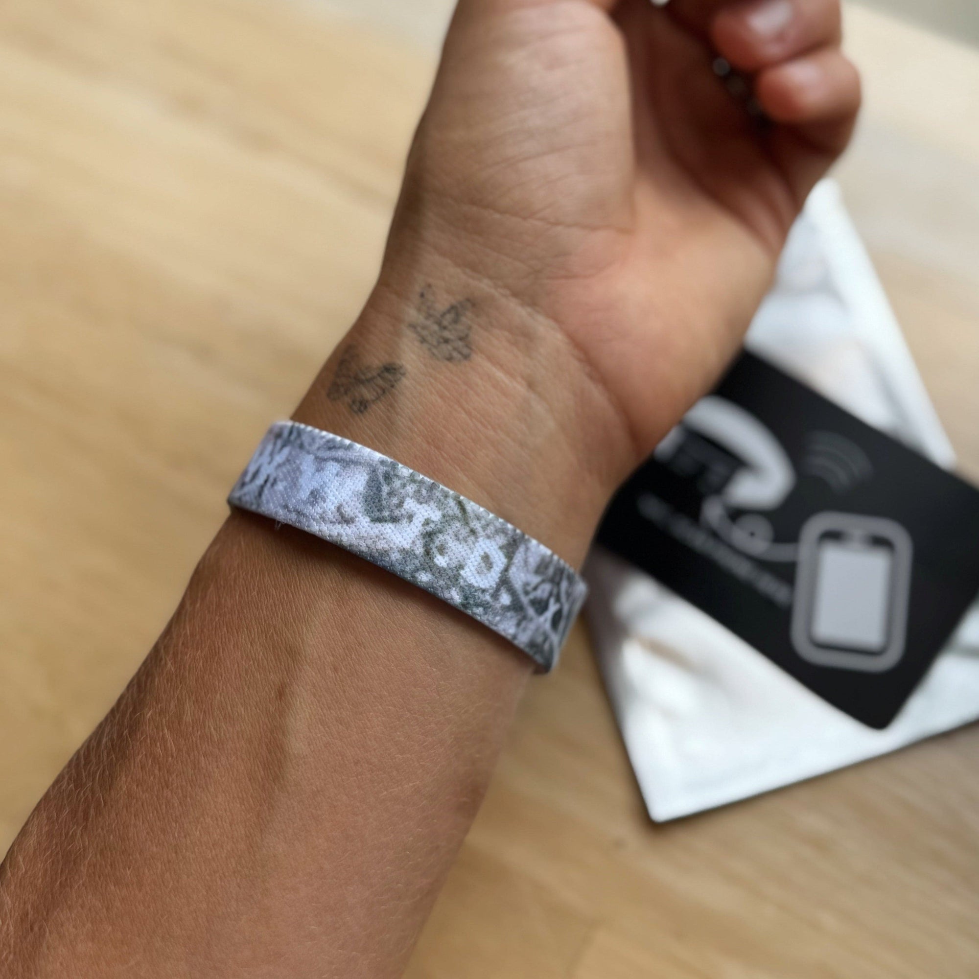 NEW! | DAILY BIBLE VERSE "WWJD X HWLF" BRACELET | LIGHT CAMO