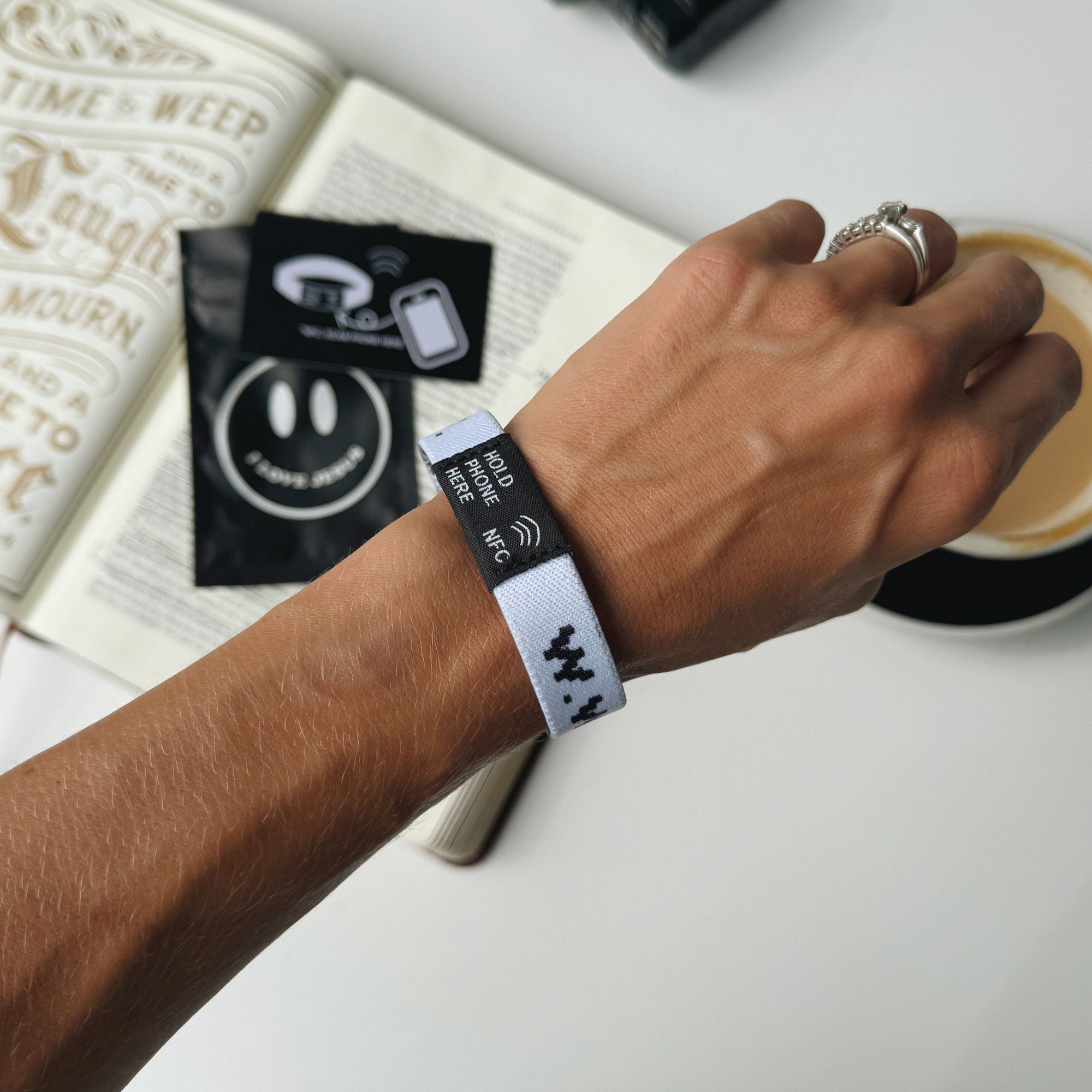 NEW! | DAILY BIBLE VERSE "WWJD X HWLF" BRACELET | WHITE