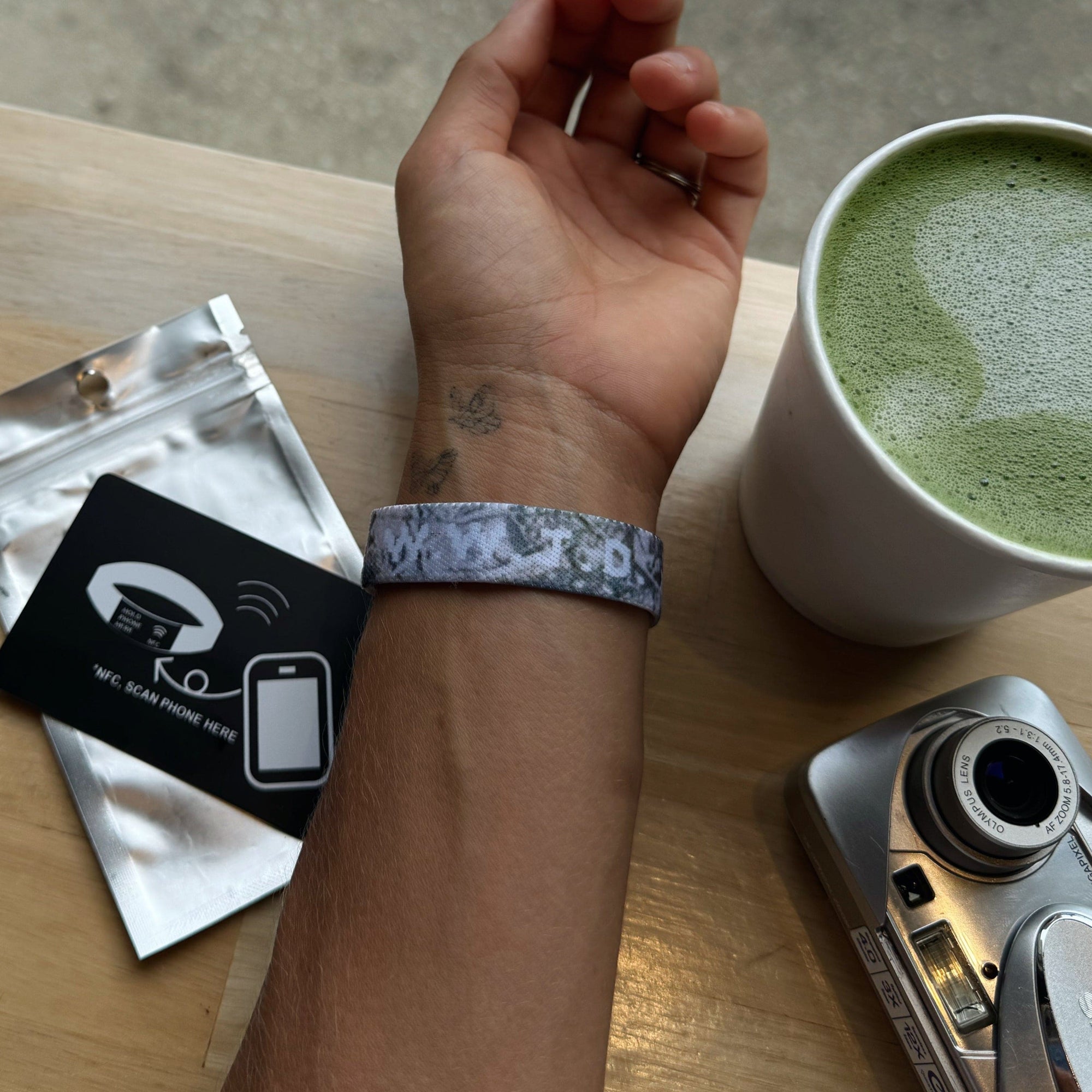 NEW! | DAILY BIBLE VERSE "WWJD X HWLF" BRACELET | LIGHT CAMO