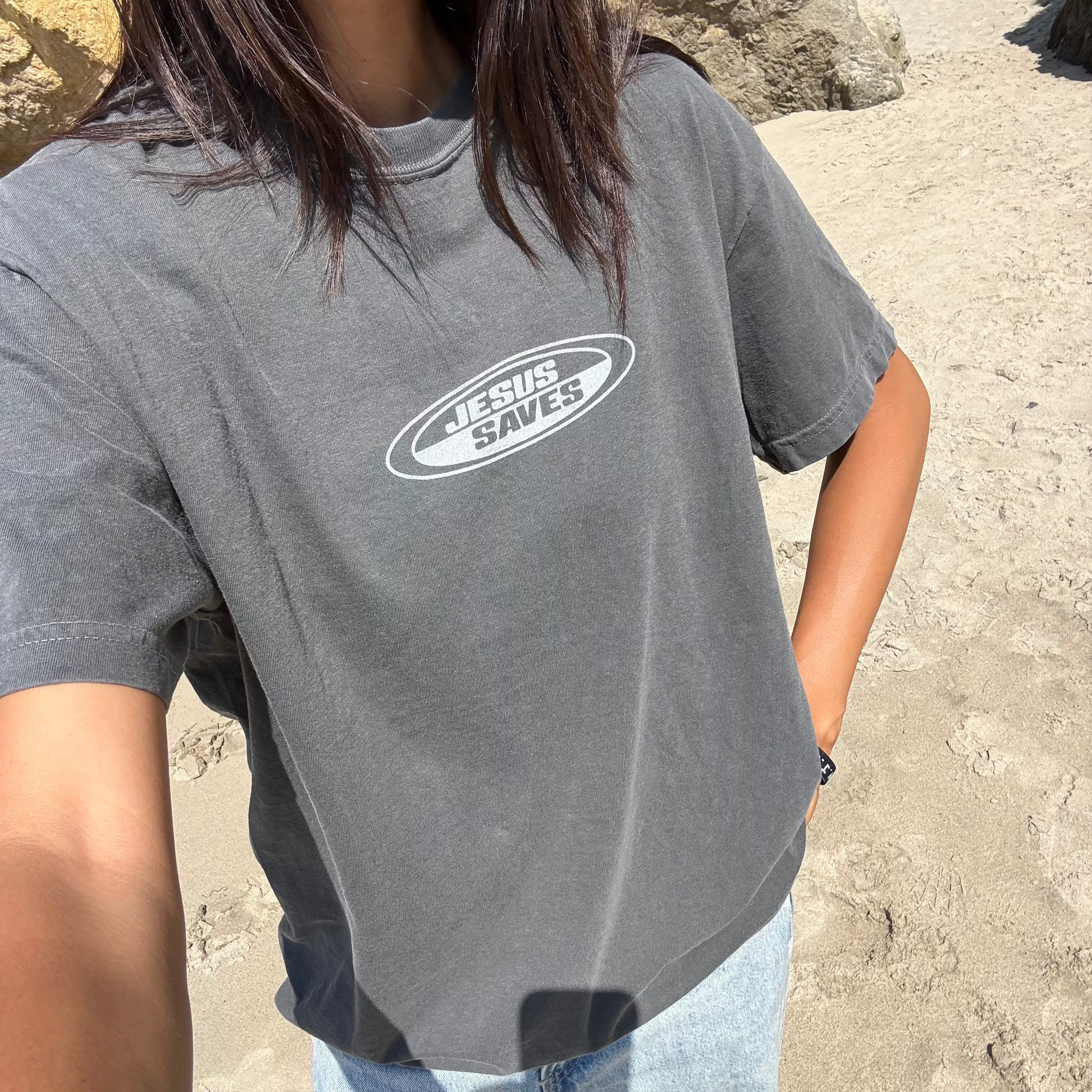 NEW! | "JESUS SAVES" RETRO COMFORT COLOR TEE | PEPPER