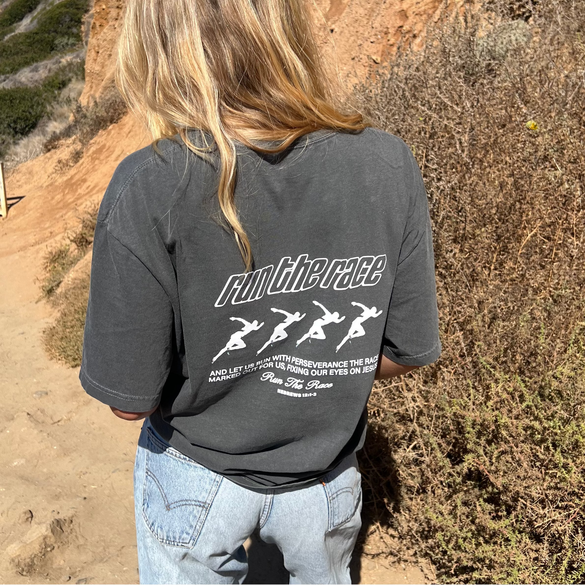RUN THE RACE COMFORT COLOR TEE