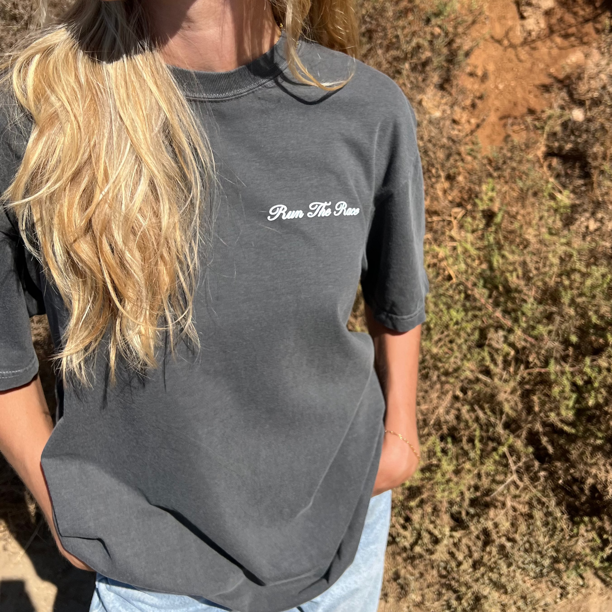 RUN THE RACE COMFORT COLOR TEE