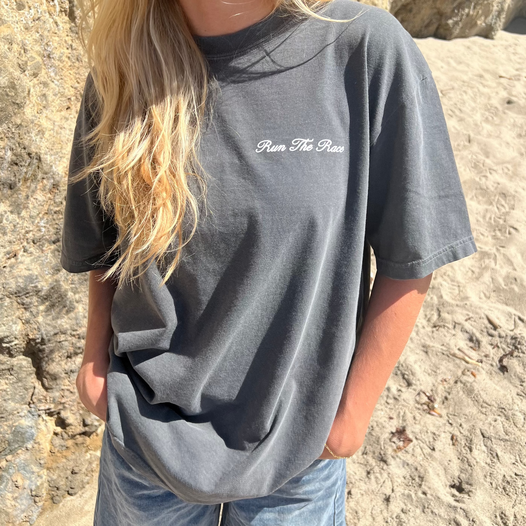 RUN THE RACE COMFORT COLOR TEE