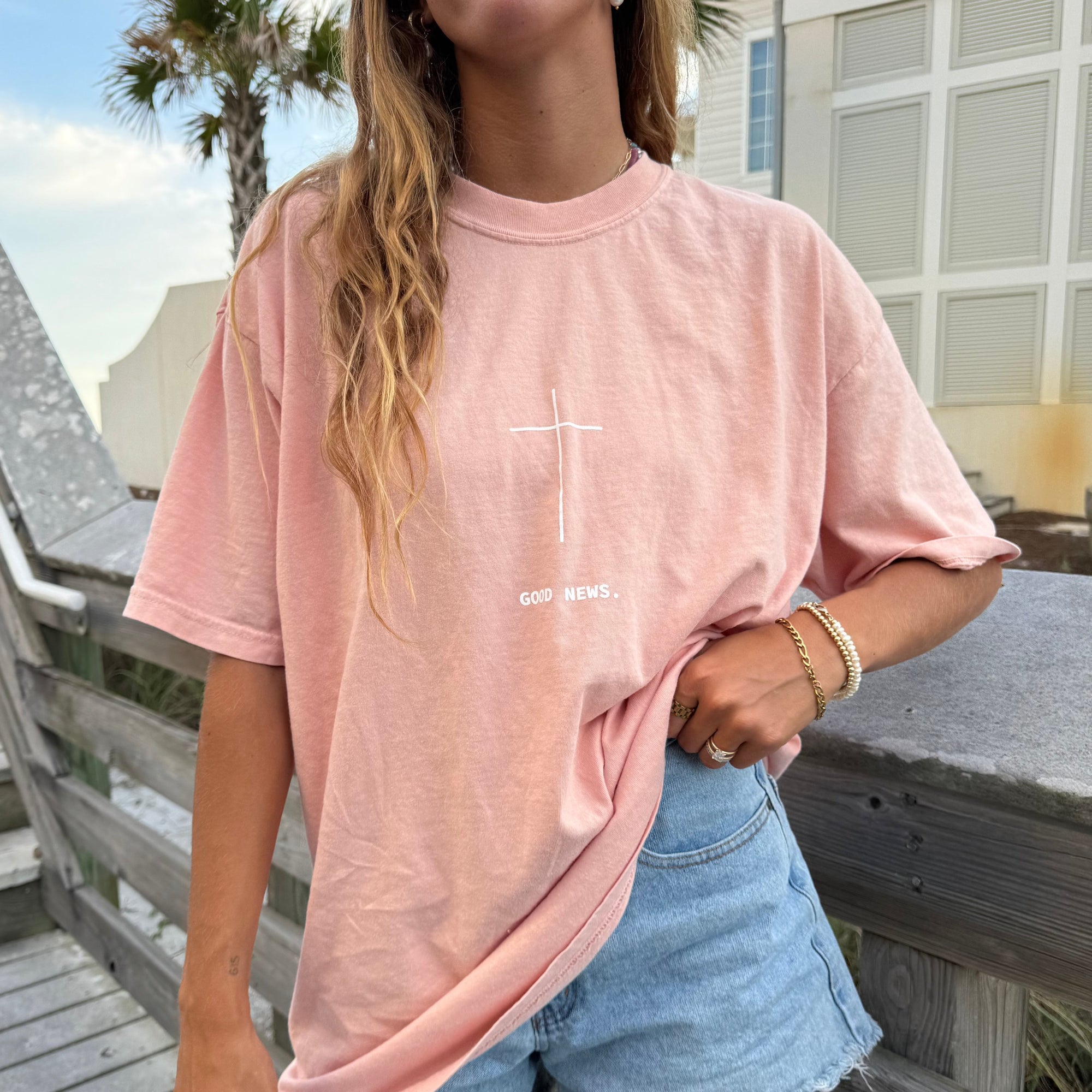 RESTOCK | "GOOD NEWS" PREMIUM COMFORT COLOR TEE | PEACH