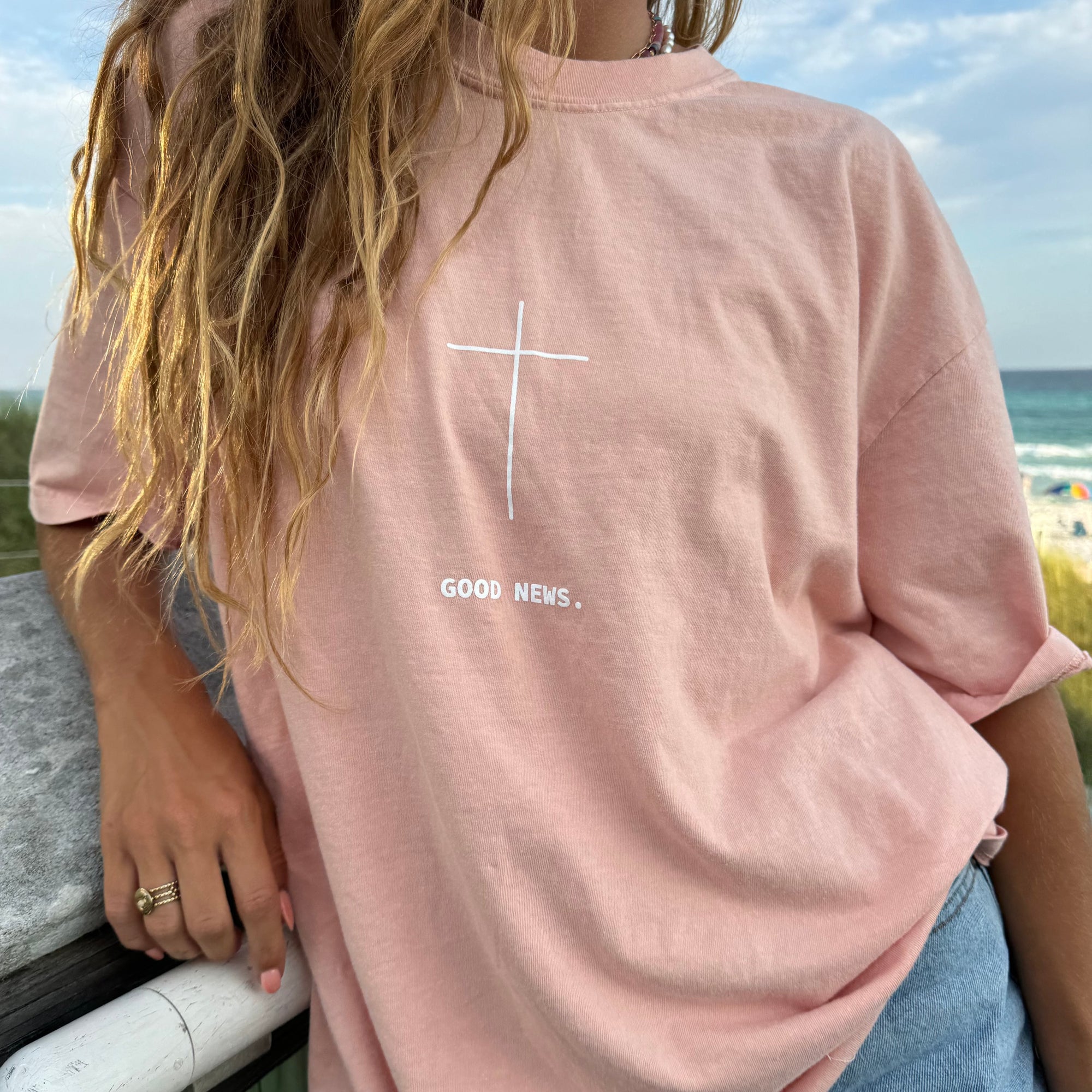 RESTOCK | "GOOD NEWS" PREMIUM COMFORT COLOR TEE | PEACH