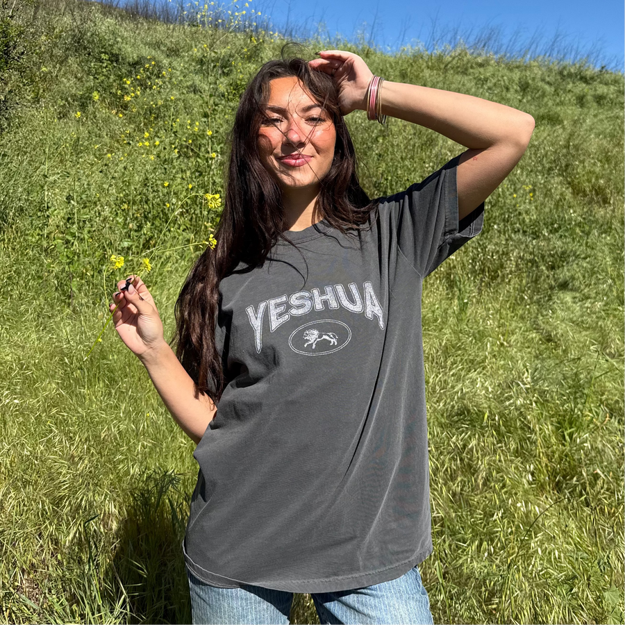 NEW! | "YESHUA" COMFORT COLOR TEE | PEPPER