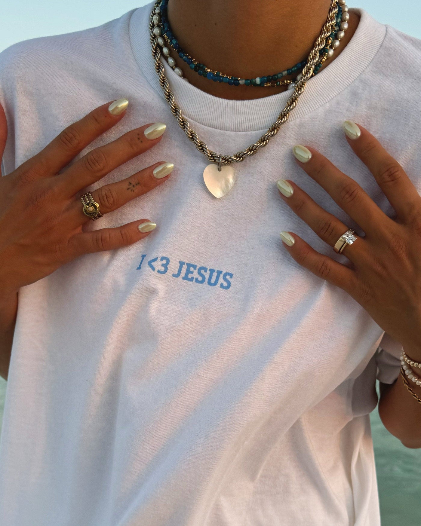 "I <3 JESUS" TEE | WHITE