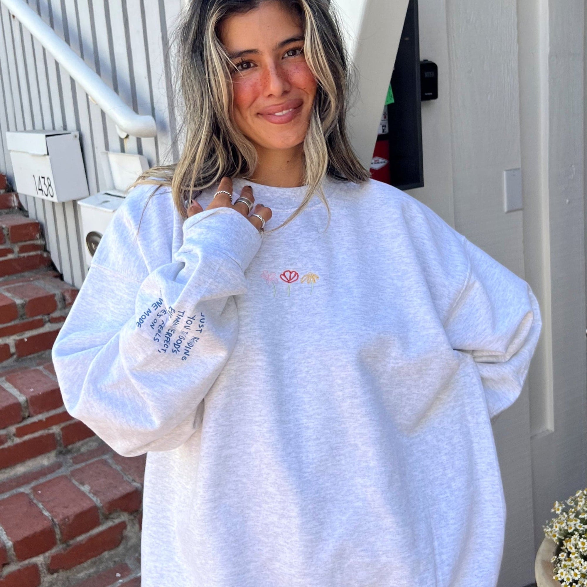 NEW! "FLOWER DOODLE" EMBROIDERED CREWNECK | ASH