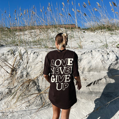 NEW! | "LOVE NEVER GIVES UP" TEE | CHOCOLATE