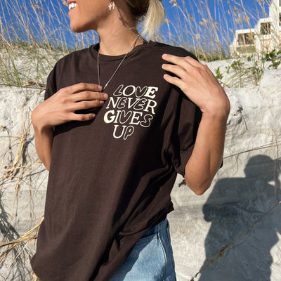 NEW! | "LOVE NEVER GIVES UP" TEE | CHOCOLATE