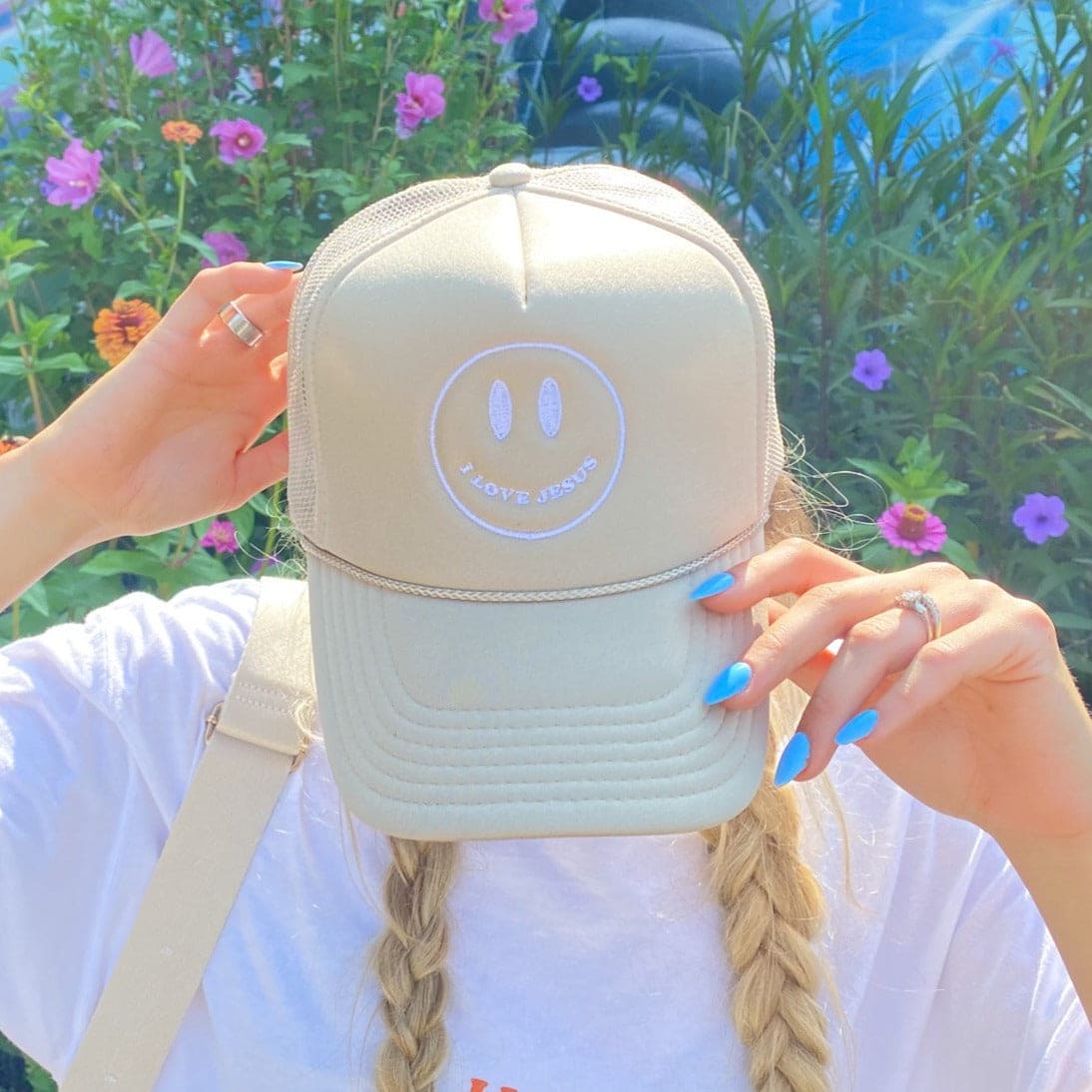 RESTOCKED! | SMILEY | TRUCKER HAT | SAND